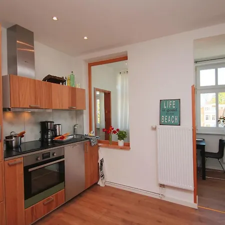 F-1093 Elise 02 Veranda, Gartennutzung * Goehren (Ruegen)